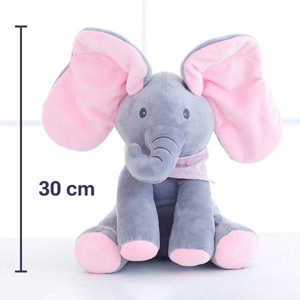 Veliki slon koji pomera uši i peva